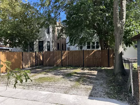 4538 N Artesian Ave, Chicago, IL 60625 photo 2