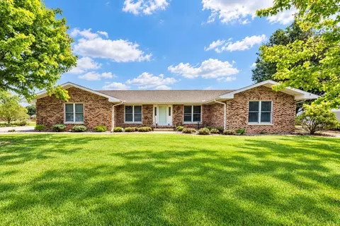 113 Diane Dr, Lexington, IL 61753