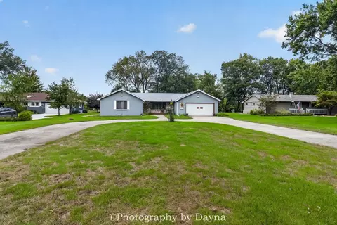 1930 Bittersweet Dr, Saint Anne, IL 60964
