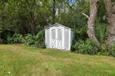 Exterior - 930 Ridgewood Dr, Cary, IL 60013 photo 9 of 11
