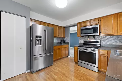 Kitchen - 930 Ridgewood Dr, Cary, IL 60013 photo 3 of 5