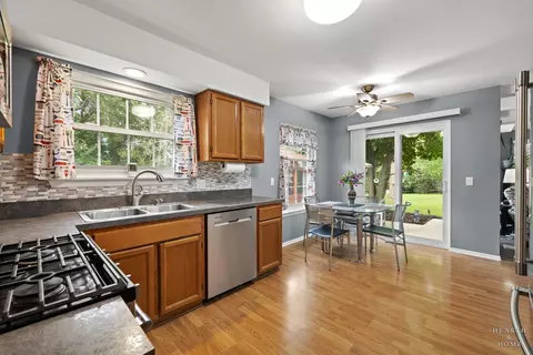 Kitchen - 930 Ridgewood Dr, Cary, IL 60013 photo 5 of 5