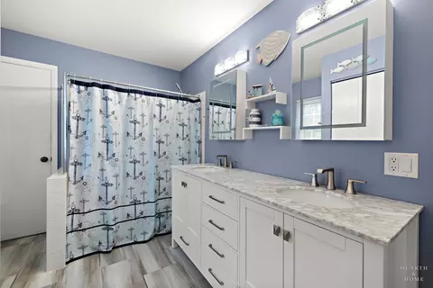 Bath - 930 Ridgewood Dr, Cary, IL 60013 photo 2 of 2