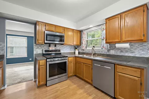 Kitchen - 930 Ridgewood Dr, Cary, IL 60013 photo 2 of 5