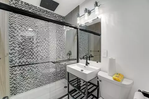Bath - 15341 Afton Ave, Markham, IL 60428 photo 1 of 1