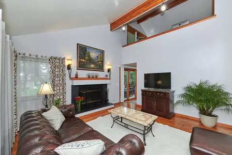 Living - 9041 Delphia Ave, Des Plaines, IL 60016 photo 2 of 8