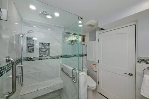 Bath - 9041 Delphia Ave, Des Plaines, IL 60016 photo 6 of 7