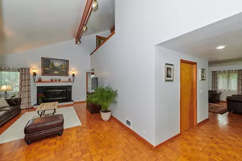 Entry Way - 9041 Delphia Ave, Des Plaines, IL 60016 photo 3 of 8
