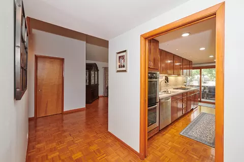 Entry Way - 9041 Delphia Ave, Des Plaines, IL 60016 photo 4 of 8