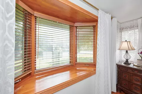 Entry Way - 9041 Delphia Ave, Des Plaines, IL 60016 photo 5 of 8