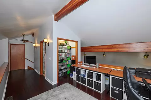 Entry Way - 9041 Delphia Ave, Des Plaines, IL 60016 photo 7 of 8