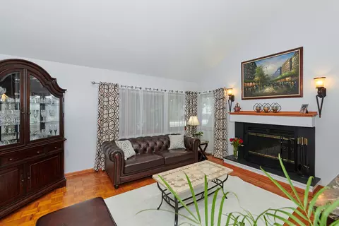 Living - 9041 Delphia Ave, Des Plaines, IL 60016 photo 6 of 8