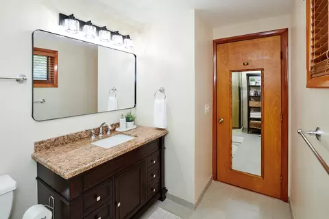 Bath - 9041 Delphia Ave, Des Plaines, IL 60016 photo 1 of 7