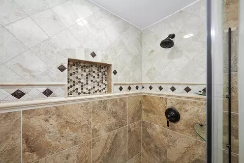 Bath - 9041 Delphia Ave, Des Plaines, IL 60016 photo 4 of 7