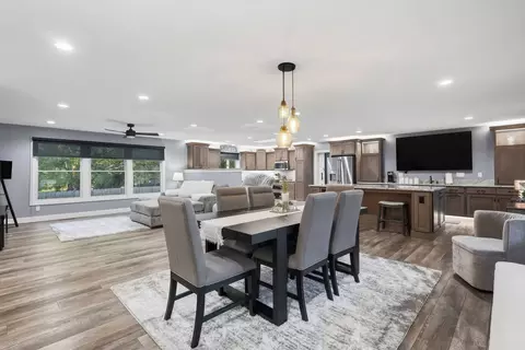 Dining - 1215 53rd St, Moline, IL 61265 photo 3 of 4