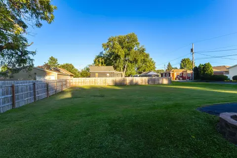 Exterior - 1215 53rd St, Moline, IL 61265 photo 13 of 13