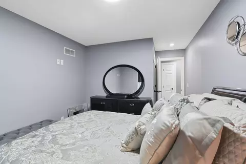 Bedroom - 1215 53rd St, Moline, IL 61265 photo 6 of 7