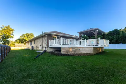 Exterior - 1215 53rd St, Moline, IL 61265 photo 11 of 13