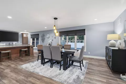 Dining - 1215 53rd St, Moline, IL 61265 photo 1 of 4