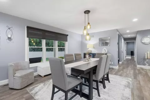 Dining - 1215 53rd St, Moline, IL 61265 photo 2 of 4