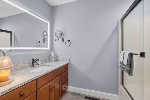 Bath - 1215 53rd St, Moline, IL 61265 photo 3 of 4