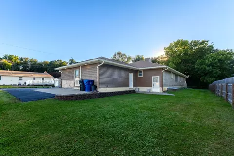 Exterior - 1215 53rd St, Moline, IL 61265 photo 12 of 13