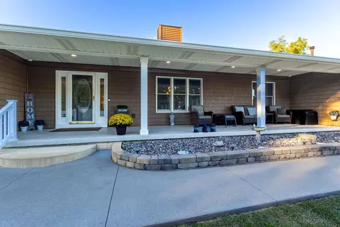 Exterior - 1215 53rd St, Moline, IL 61265 photo 2 of 13