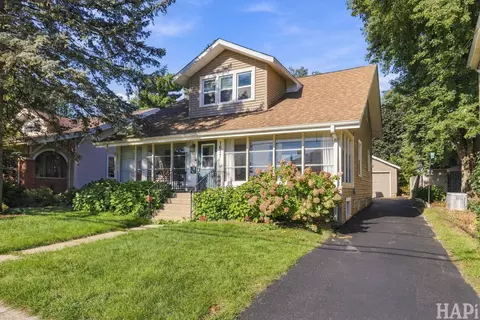 1617 N Riverside Dr, Mchenry, IL 60050