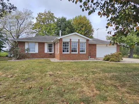 4165 Black Diamond Rd, Nashville, IL 62263