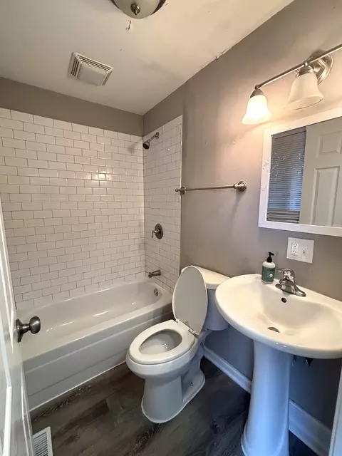 Bath - 2276 Manchester Rd, Wheaton, IL 60187 photo 1 of 3