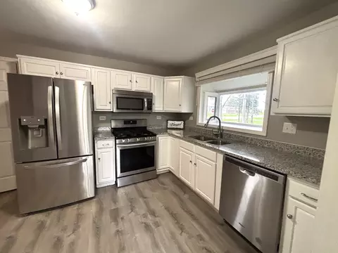 Kitchen - 2276 Manchester Rd, Wheaton, IL 60187 photo 1 of 2