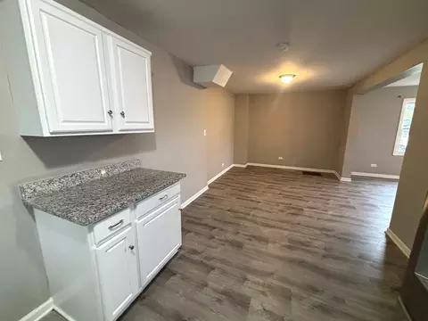Kitchen - 2276 Manchester Rd, Wheaton, IL 60187 photo 2 of 2