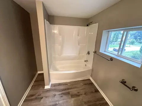 Bath - 2276 Manchester Rd, Wheaton, IL 60187 photo 3 of 3