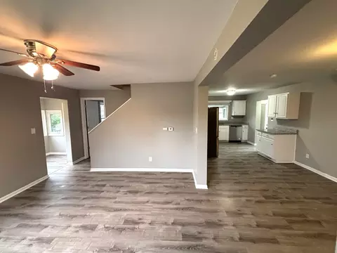 Living - 2276 Manchester Rd, Wheaton, IL 60187 photo 1 of 2