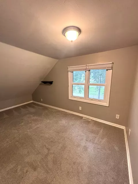 Bedroom - 2276 Manchester Rd, Wheaton, IL 60187 photo 2 of 4