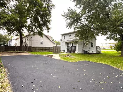 Exterior - 2276 Manchester Rd, Wheaton, IL 60187 photo 1 of 2