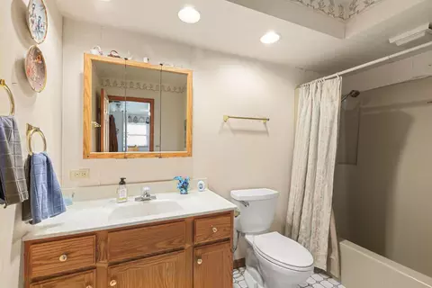 Bath - Undisclosed, Rolling Meadows, IL 60008 photo 2 of 2