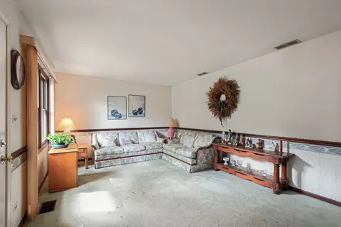 Living - Undisclosed, Rolling Meadows, IL 60008 photo 1 of 2