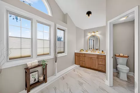 Bath - 4020 White Eagle Dr, Naperville, IL 60564 photo 6 of 11
