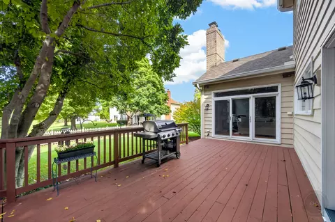 Exterior - 4020 White Eagle Dr, Naperville, IL 60564 photo 5 of 10