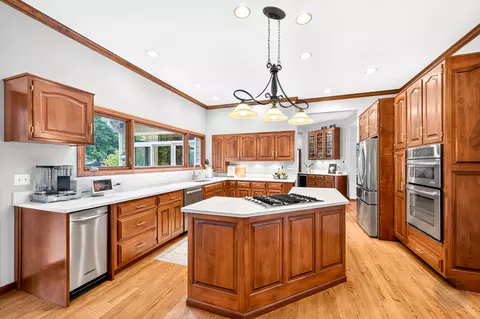 Kitchen - 4020 White Eagle Dr, Naperville, IL 60564 photo 3 of 4