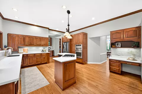 Kitchen - 4020 White Eagle Dr, Naperville, IL 60564 photo 4 of 4