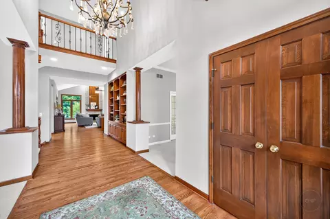 Entry Way - 4020 White Eagle Dr, Naperville, IL 60564 photo 2 of 12