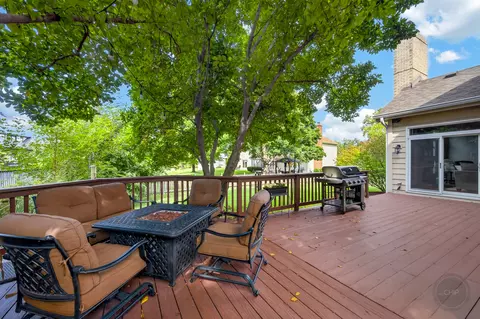 Exterior - 4020 White Eagle Dr, Naperville, IL 60564 photo 3 of 10