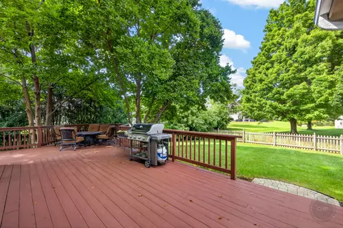 Exterior - 4020 White Eagle Dr, Naperville, IL 60564 photo 6 of 10