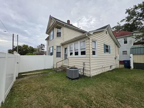 Exterior - 234 N Cherry St, Centralia, IL 62801 photo 5 of 9