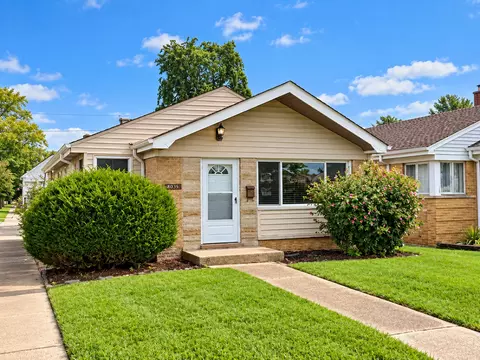 2028 Desplaines St, Blue Island, IL 60406