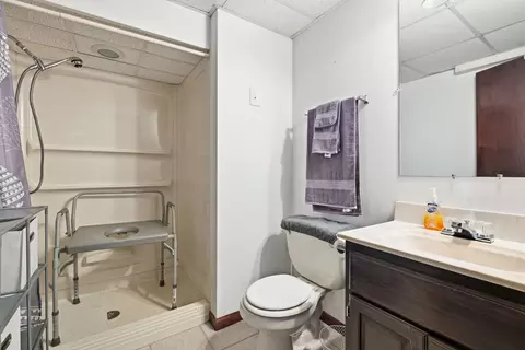 Bath - 10 S Hampton Ct, Crete, IL 60417 photo 3 of 4