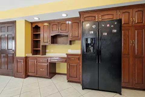 Kitchen - 10 S Hampton Ct, Crete, IL 60417 photo 4 of 4