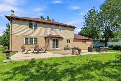 Exterior - 10 S Hampton Ct, Crete, IL 60417 photo 4 of 5